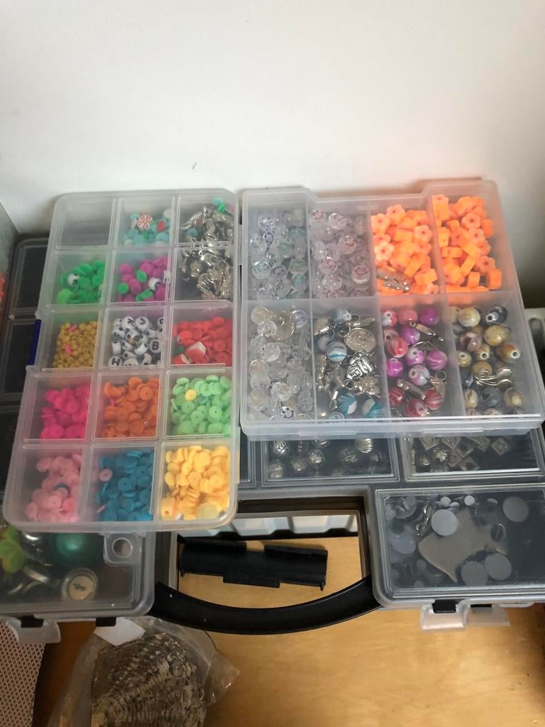 Veel kralen, Hobby en Vrije tijd, Kralen en Sieraden maken, Ophalen of Verzenden, Zo goed als nieuw, Kraal