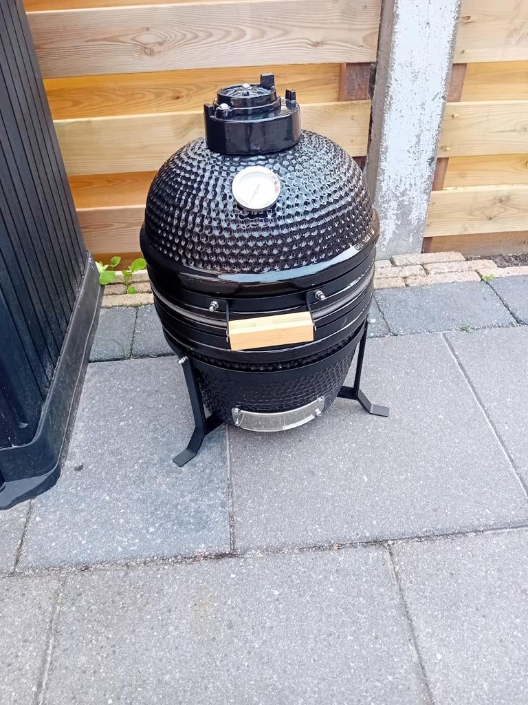 Nieuwe Kamado BBQ 15 inch - Compact en Veelzijdig, Tuin en Terras, Houtskoolbarbecues, Ophalen, Nieuw, Onbekend, Met accessoires