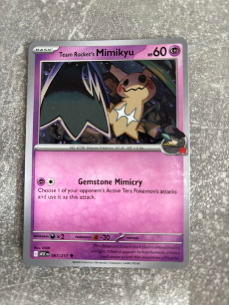 Team Rocket's Mimikyu Pokemon Kaart - Zeldzaam!, Ophalen of Verzenden, Zo goed als nieuw, Losse kaart