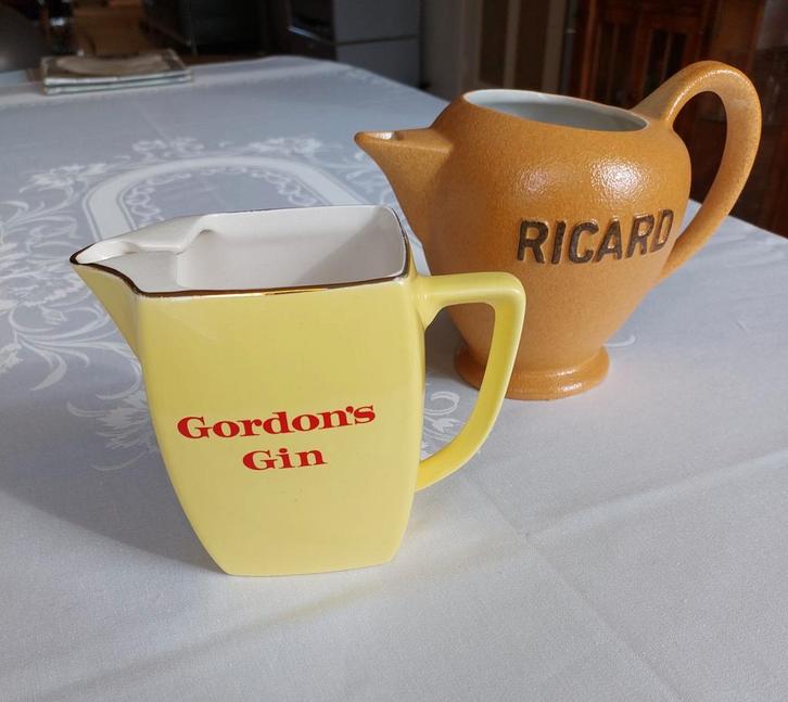 Twee vintage kannen: Gordon's Gin en Ricard, Antiek en Kunst, Antiek | Keramiek en Aardewerk, Ophalen