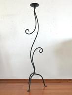 Sierlijke metalen design-kaarsenstandaard, Ophalen, Gebruikt, Zwart, Kandelaar