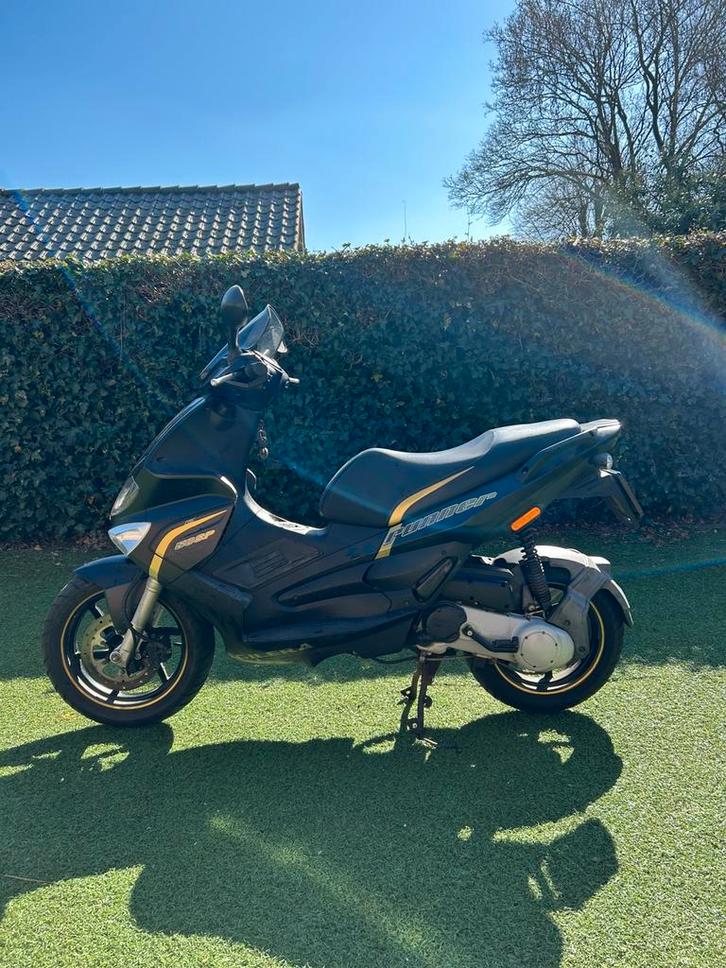Gilera runner rst 70cc brom, Fietsen en Brommers, Scooters | Piaggio, Zo goed als nieuw, Overige modellen, Maximaal 45 km/u, Tweetakt