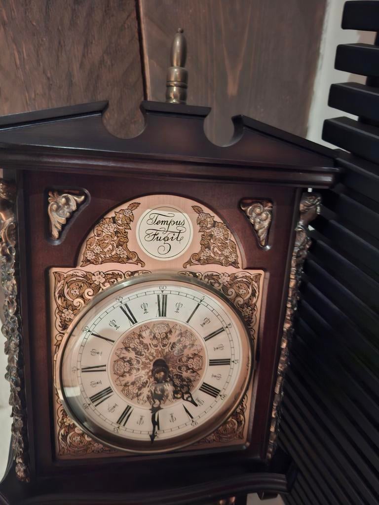 Prachtige antieke klok met 'Tempus Fugit' inscriptie, Antiek en Kunst, Antiek | Klokken, Ophalen of Verzenden