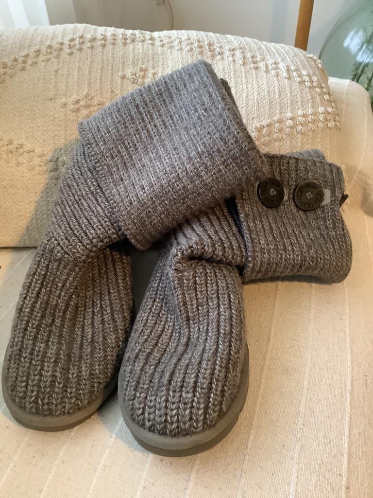 Zgan sok laarzen van Ugg, Ophalen of Verzenden, Zo goed als nieuw, Grijs, Hoge laarzen