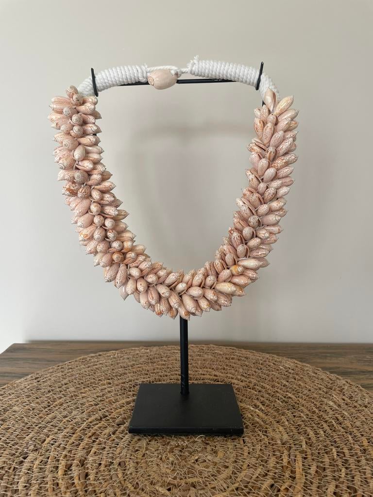 Nieuw schelpenketting ornament op standaard, Huis en Inrichting, Woonaccessoires | Overige, Ophalen of Verzenden, Nieuw