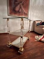 Glazen salontafel met gouden details en wieltjes, Huis en Inrichting, Tafels | Salontafels, Gebruikt, 100 tot 150 cm, 50 tot 75 cm