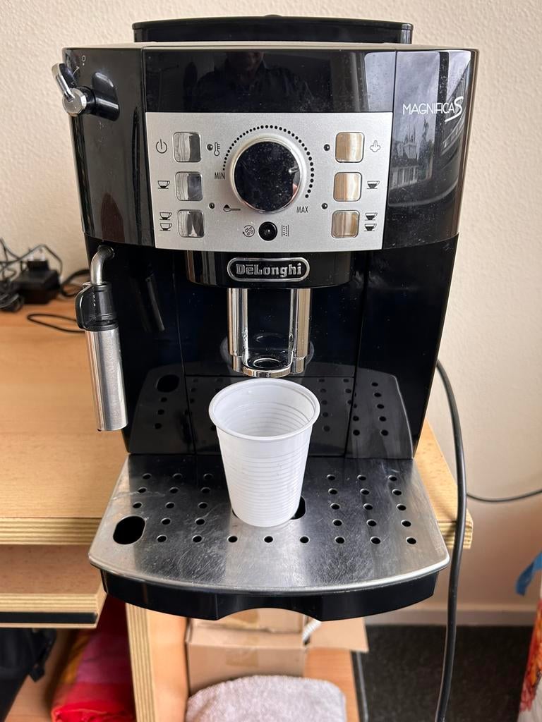 Aangeboden De Longhi MAGNIFICA S, Witgoed en Apparatuur, Ophalen of Verzenden, Zo goed als nieuw, Koffiemachine