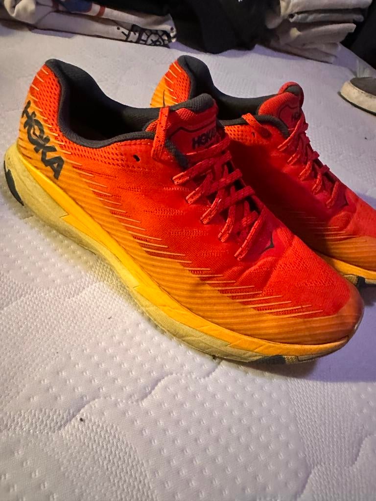 Hoka Hardloopschoenen Maat 43.5 - Oranje, Overige merken, Gebruikt, Hardloopschoenen, Verzenden