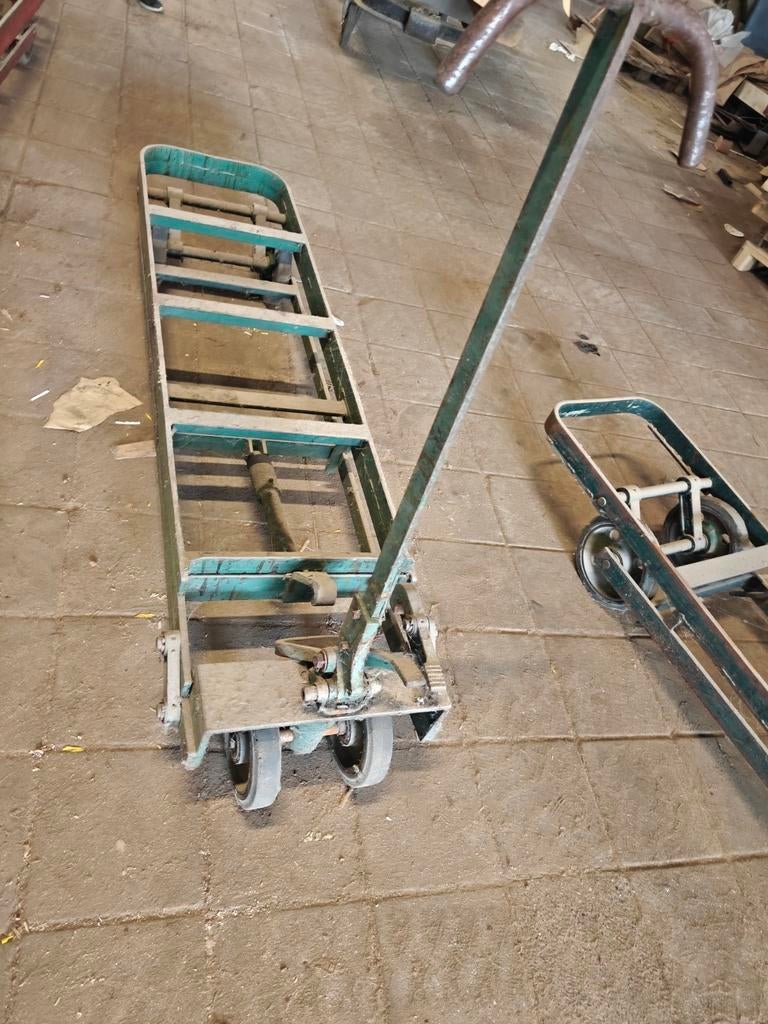 Transport karren antiek. Gelagerd en hydraulisch., Ophalen of Verzenden, Minder dan 2 meter
