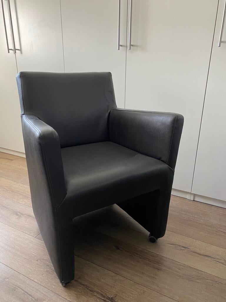 Twee nette zwart lederen fauteuils van Montel, Ophalen, Gebruikt, Strak / modern, 50 tot 75 cm