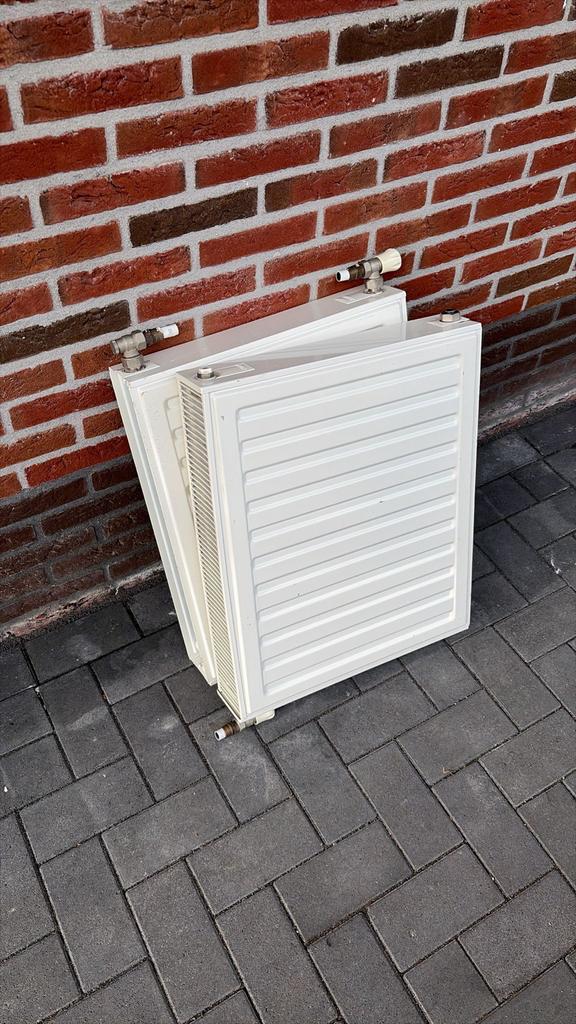 2 gebruikte radiatoren, 50x50 cm, Doe-het-zelf en Verbouw, Ophalen, 30 tot 80 cm, Radiator, Minder dan 60 cm