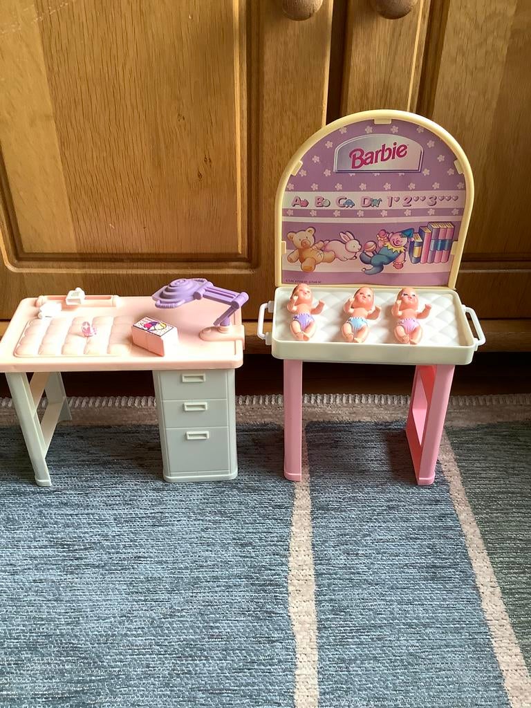 Barbie,baby meubels plus drieling baby,s,vintage, Ophalen of Verzenden, Gebruikt