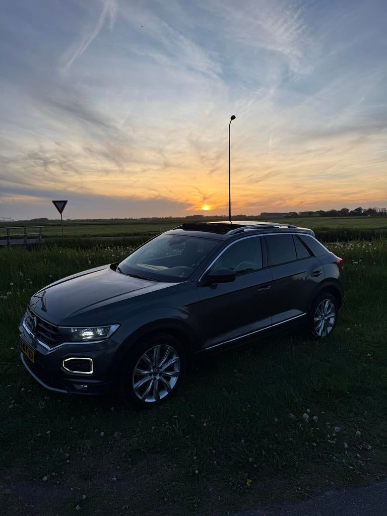 Volkswagen T-Roc 1.5 TSI 150pk 2018 Grijs, Voorwielaandrijving, 1498 cc, 4 cilinders, Leder en Stof