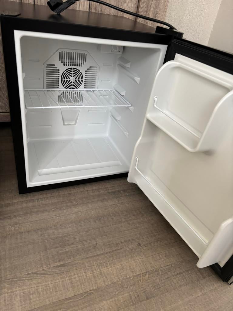 Mini koelkast, Witgoed en Apparatuur, Koelkasten en IJskasten, Ophalen, Zonder vriesvak, Minder dan 45 cm, Minder dan 85 cm