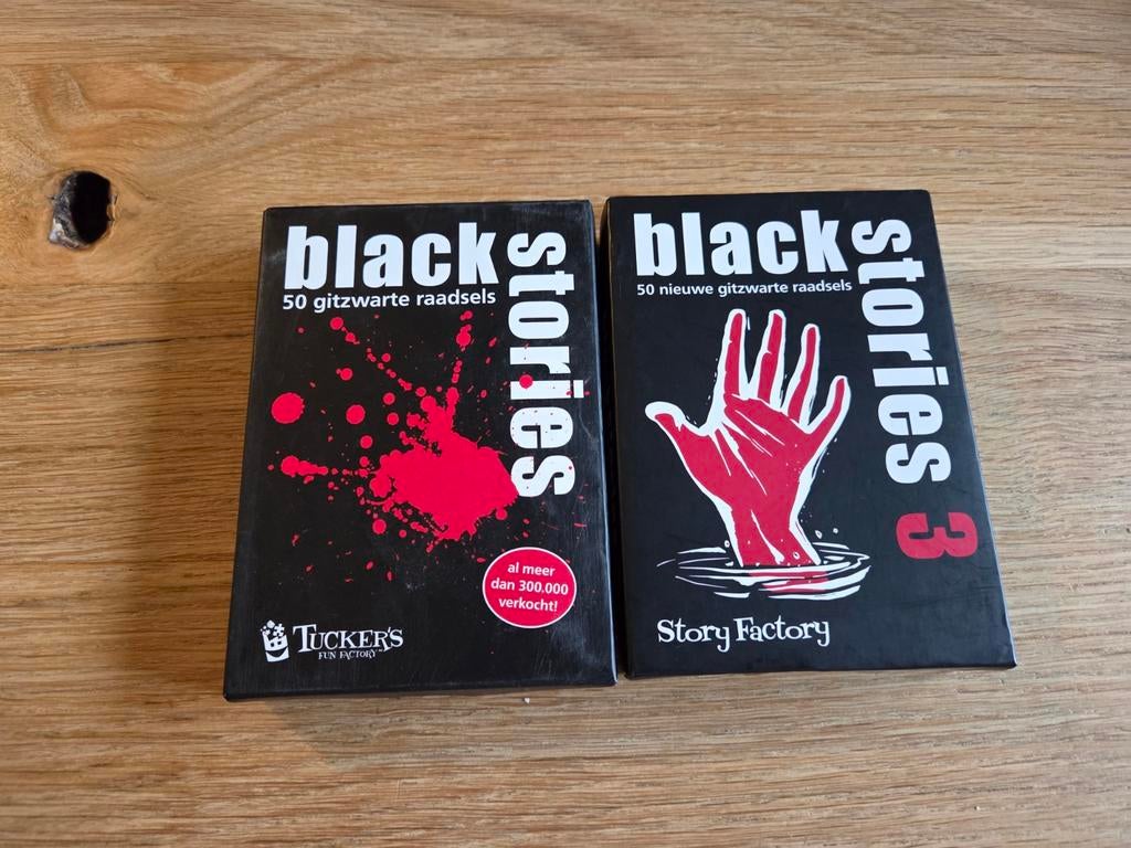 Black stories 2 varianten, Hobby en Vrije tijd, Gezelschapsspellen | Kaartspellen, Ophalen of Verzenden, Zo goed als nieuw