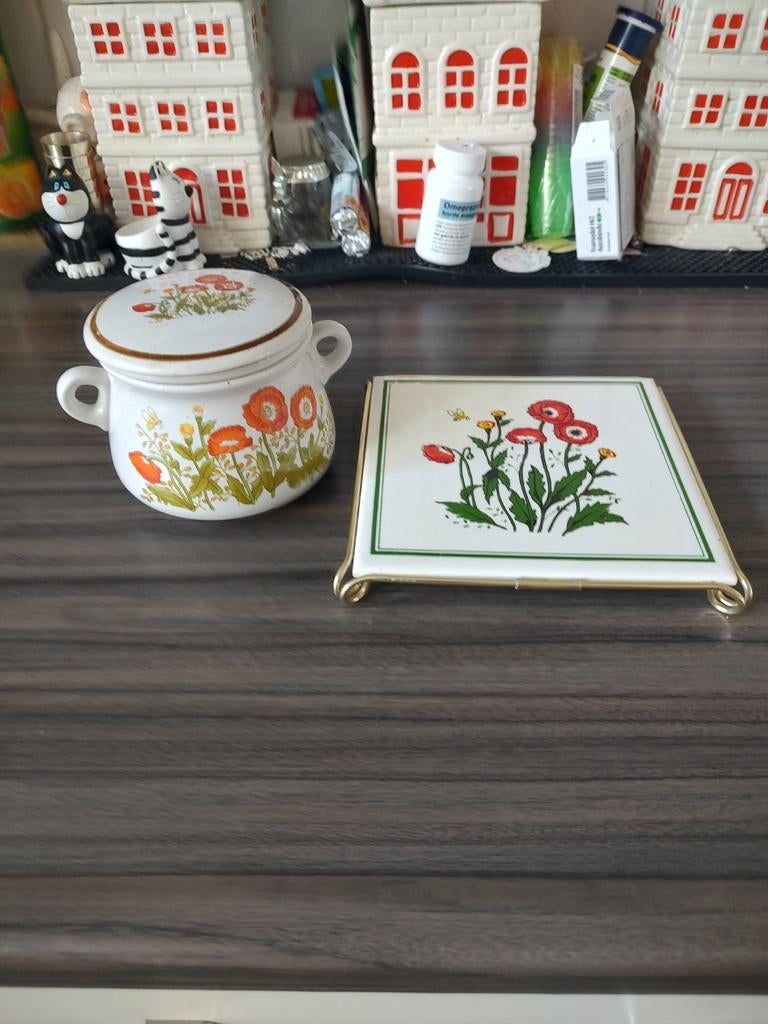 Vintage bloemen decoratie set: mok/ kom en onderzetter, Antiek en Kunst, Ophalen of Verzenden