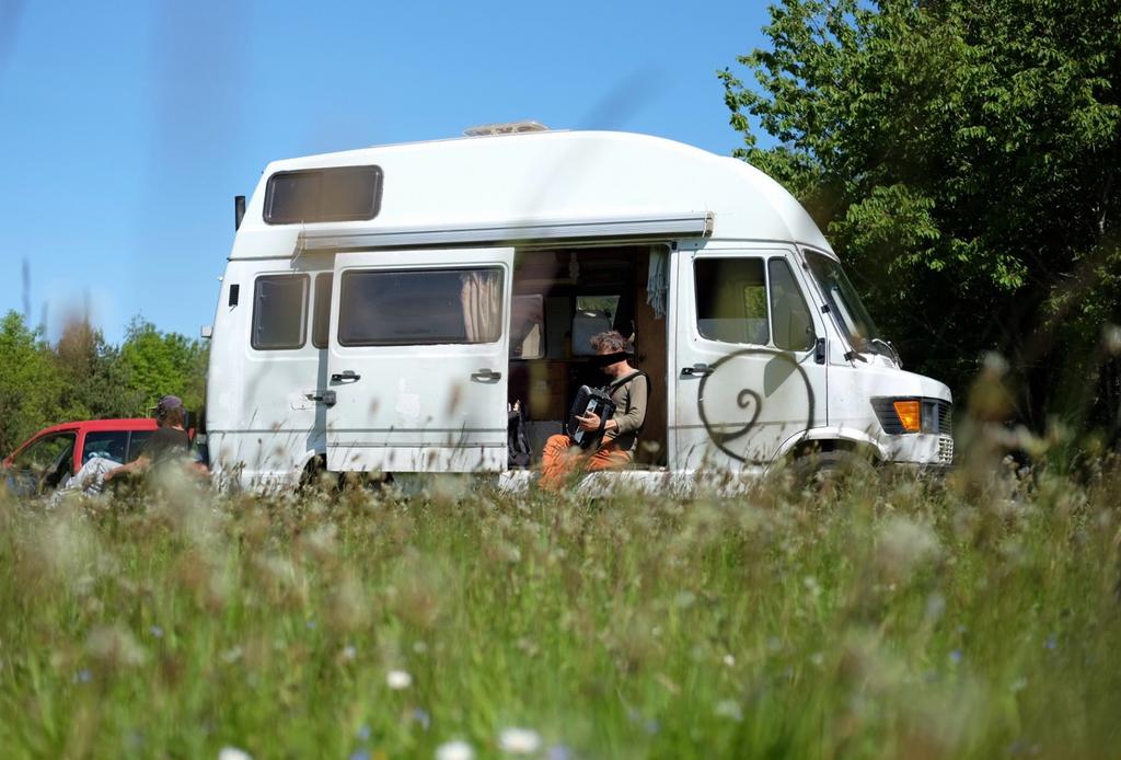 Oldtimer mercedes benz 209d bus camper opknapper, Caravans en Kamperen, Campers, Omvormer, Particulier, 4 tot 5 meter, Rondzit