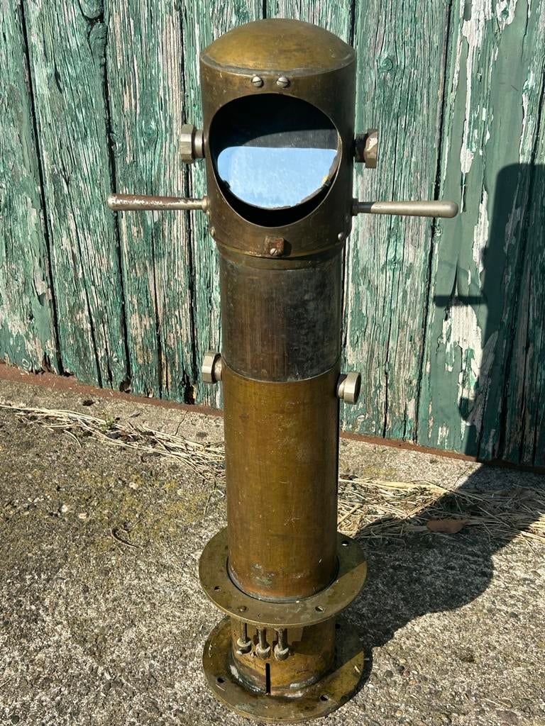 Antieke scheepskompas behuizing van messing, Ophalen