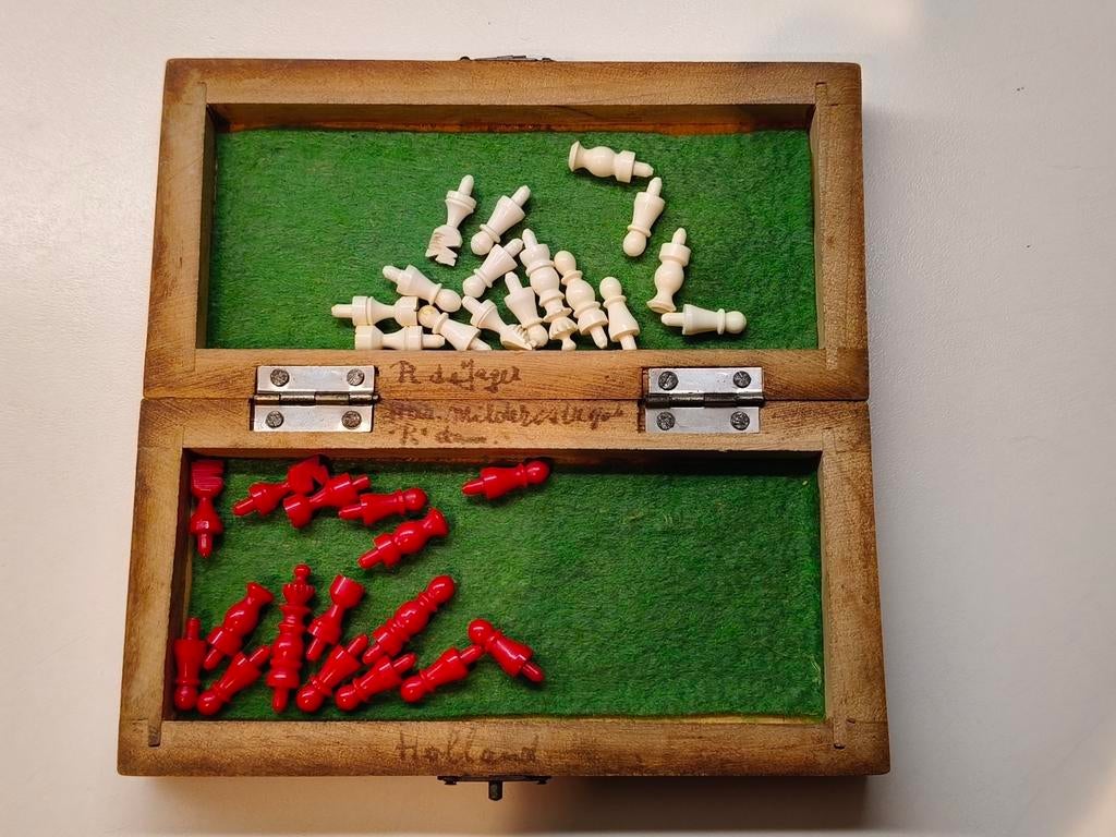 Vintage Reis Schaakspel Houten Klapbord met Stukken, Ophalen of Verzenden, Minder dan 500 stukjes, Gebruikt, Schaken