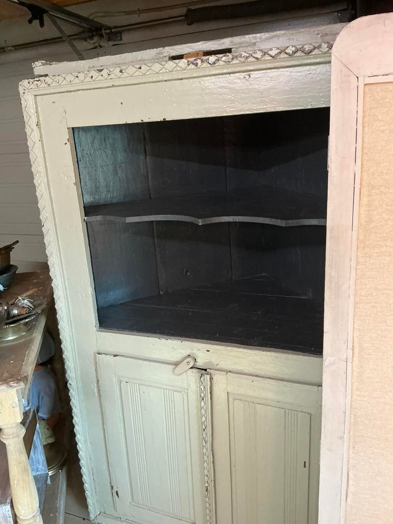 Antieke Zweedse hoek kast, Ophalen