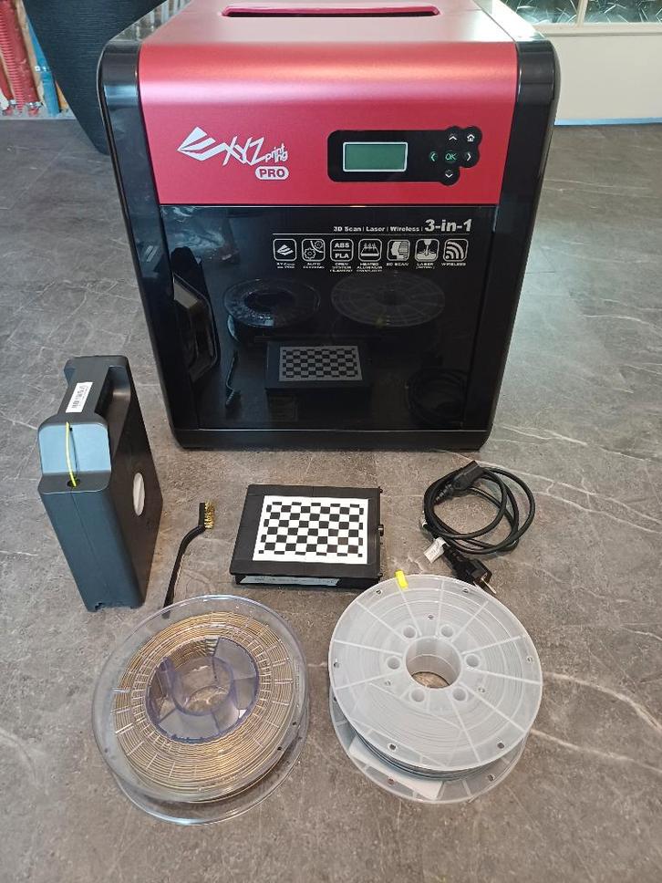 XYZ Printing Pro 3D printer in nieuwstaat + 3x filament etc, Computers en Software, 3D Printers, Zo goed als nieuw, Filament, Ingebouwde Wi-Fi