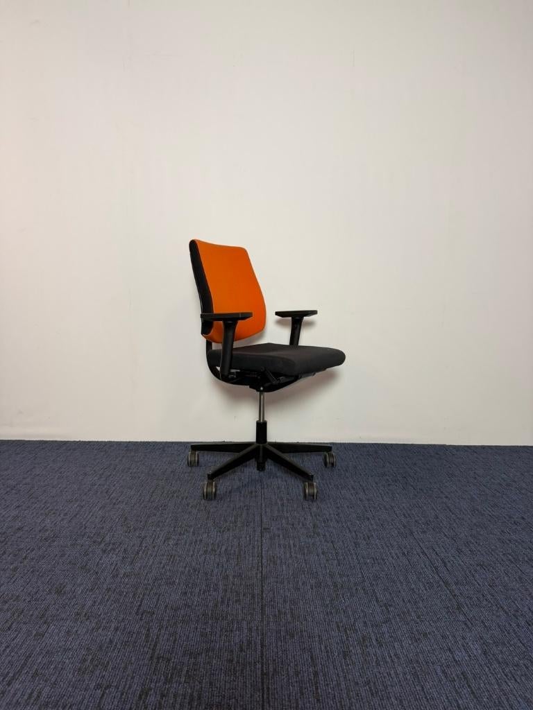 Bureaustoel Sedus, zwarte zitting, oranje rugleuning, Ophalen, Gebruikt, Zwart, Bureaustoel