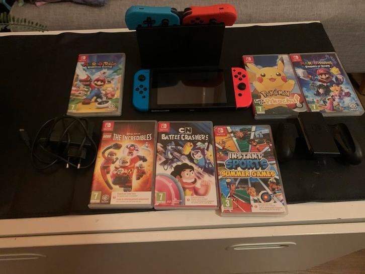 Nintendo Switch met 6 spellen en accessoires, Spelcomputers en Games, Games | Nintendo Switch, Zo goed als nieuw, Overige genres