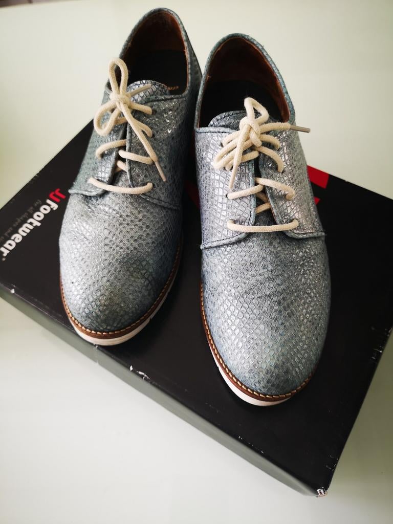 Footwear sneaker maat 40 Mooi onder jeans, Kleding | Dames, Schoenen, Ophalen of Verzenden