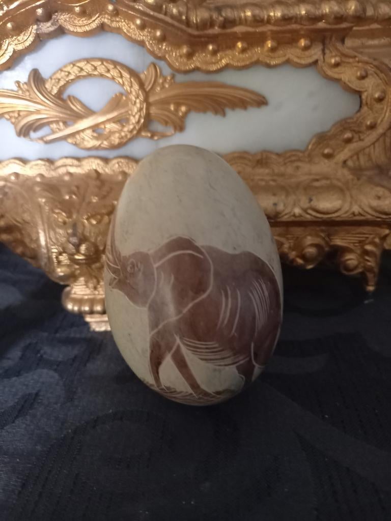 Marmeren ei met afbeelding olifant, Antiek en Kunst, Ophalen of Verzenden