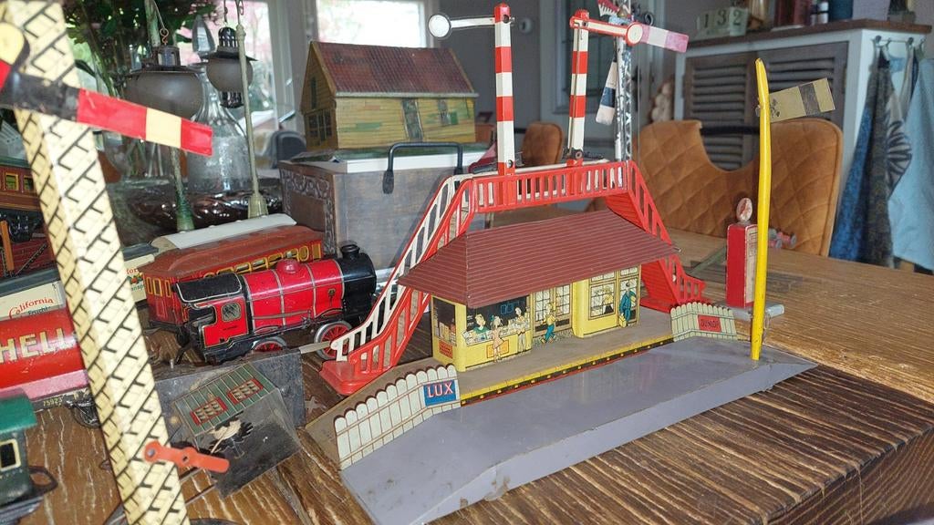 blikken treinbaan, veel spullen (spoor 0) werkende trein!, Hobby en Vrije tijd, Modeltreinen | Overige schalen, Ophalen of Verzenden