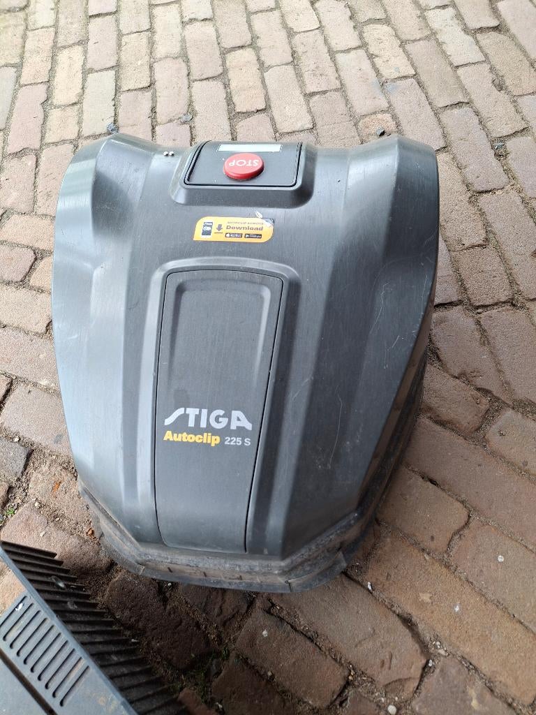 Robotmaaier, Tuin en Terras, Robotmaaiers, Gebruikt, STIGA, Ophalen of Verzenden, Met regensensor