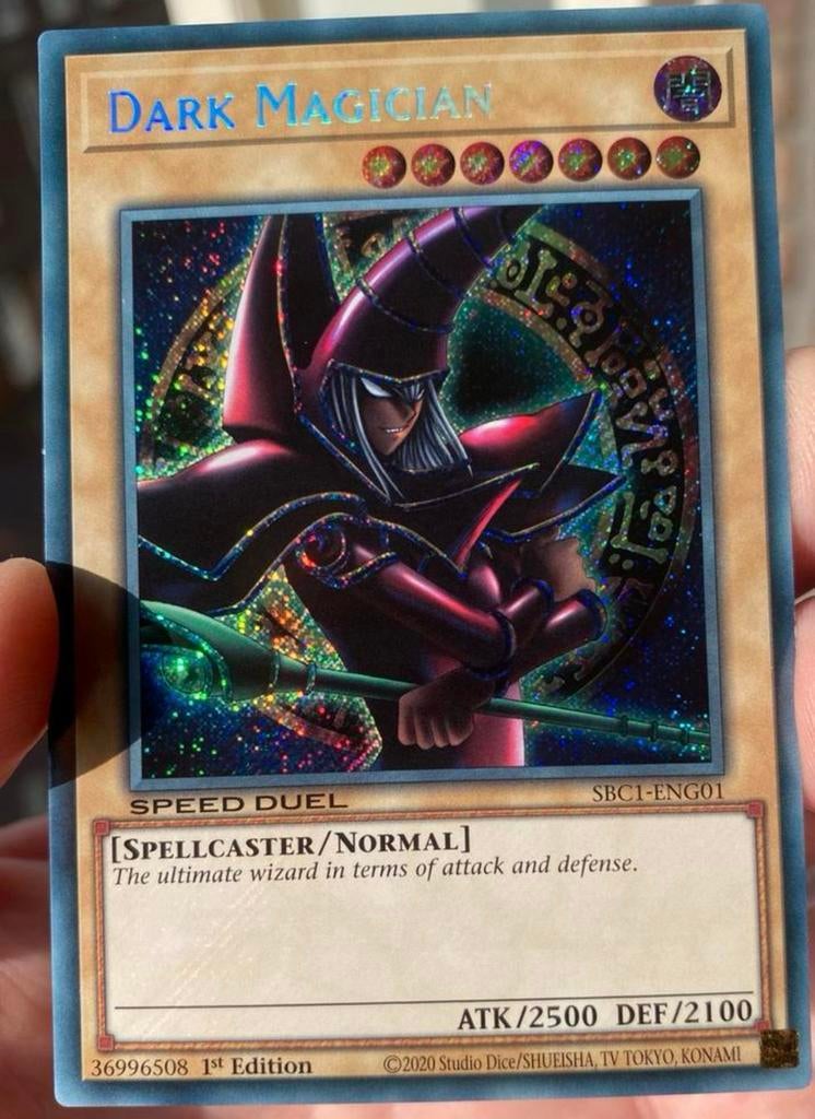 Yu-Gi-Oh! Dark Magician SBC1 1st Edition !, Hobby en Vrije tijd, Verzamelkaartspellen | Yu-gi-Oh!, Ophalen of Verzenden, Zo goed als nieuw