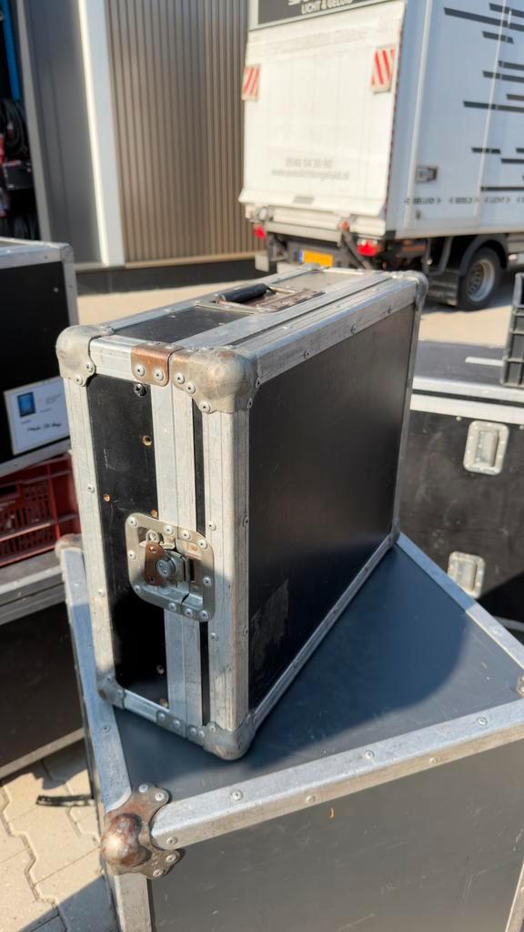Flightcase met aansluitpaneel, Muziek en Instrumenten, Behuizingen en Koffers, Gebruikt, Overige instrumenten, Flightcase, Ophalen