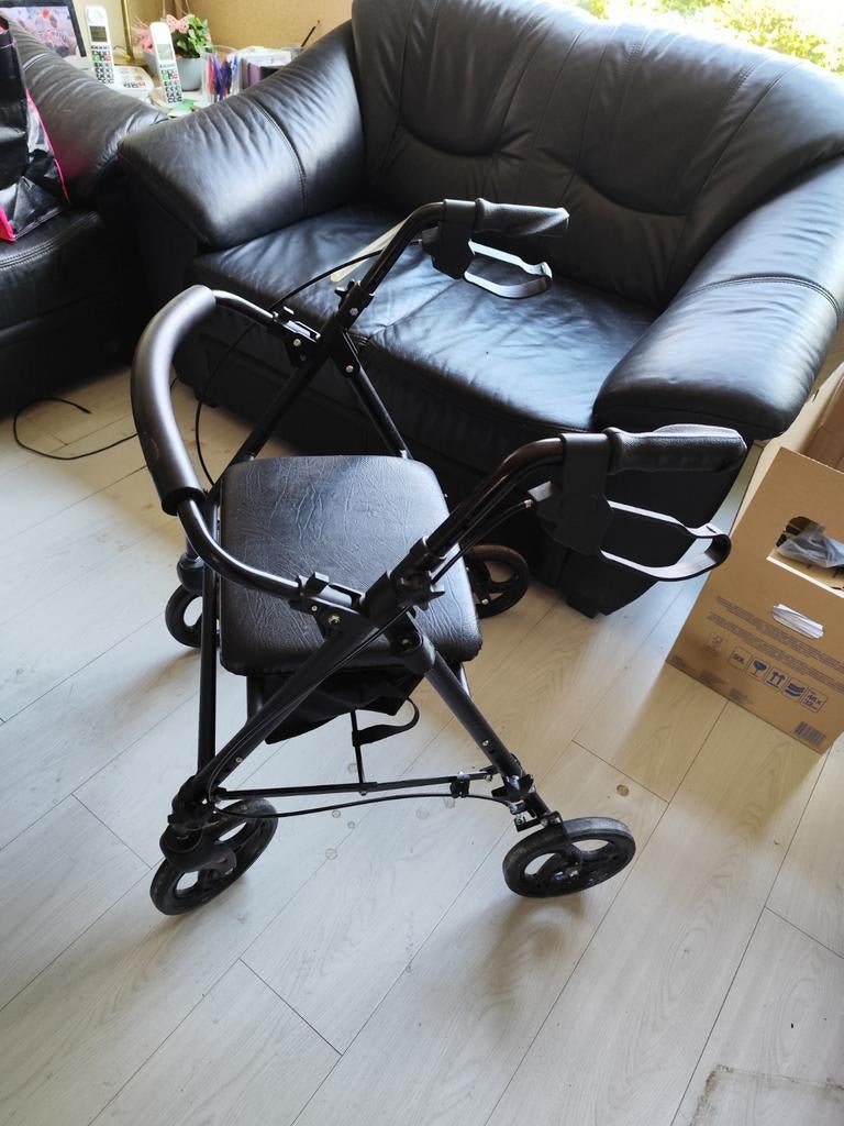 Tekoop opvouwbare rollator, met opbergvak., Ophalen, Gebruikt, Duwrolstoel