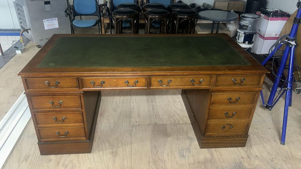 Antiek bureau engelse stijl, Huis en Inrichting, Bureaus, Ophalen, Gebruikt