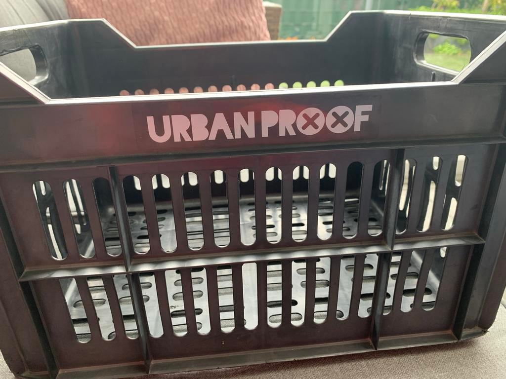 Urbanproof Fietskrat Zwart - Klein Model, Fietsen en Brommers, Fietsaccessoires | Fietsmanden, Ophalen, Gebruikt, Fietskrat