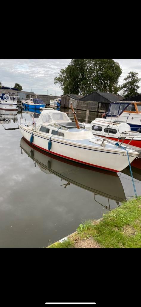 Unieke omgebouwde zeilboot, Watersport en Boten, Speedboten, Zo goed als nieuw, 3 tot 6 meter, Benzine, Minder dan 70 pk, Polyester