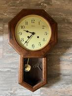 antieke opwindklok van merk Athos in goede nette staat, Ophalen