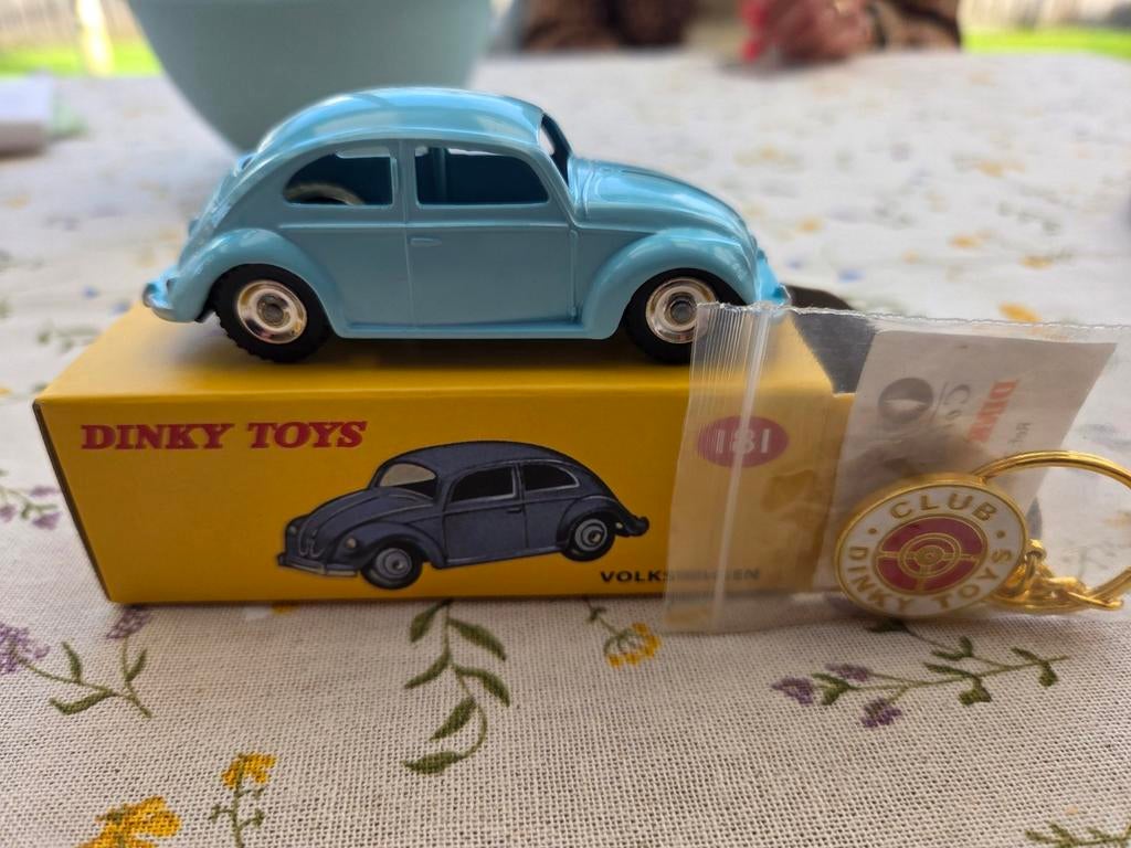 Dinky Toys 181 Volkswagen Kever met speldje, Overige merken, Auto, 1:32 tot 1:50, Ophalen of Verzenden