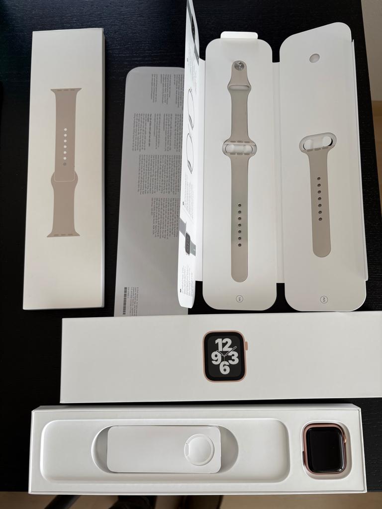 Apple Watch SE - Model A2351, 40mm, Apple Watch ⌚️, IOS, Ophalen of Verzenden, Zo goed als nieuw