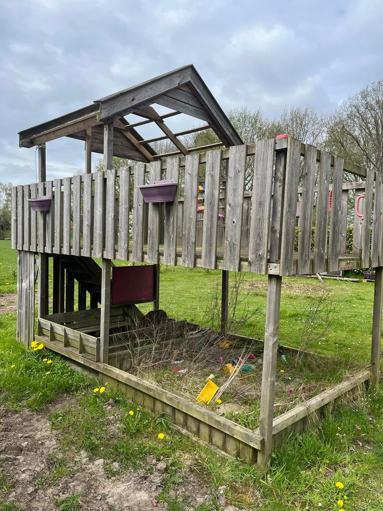 Houten speelhuisje met zandbak en glijbaan, Kinderen en Baby's, Speelgoed | Buiten | Speelhuisjes, Ophalen, Gebruikt, Hout
