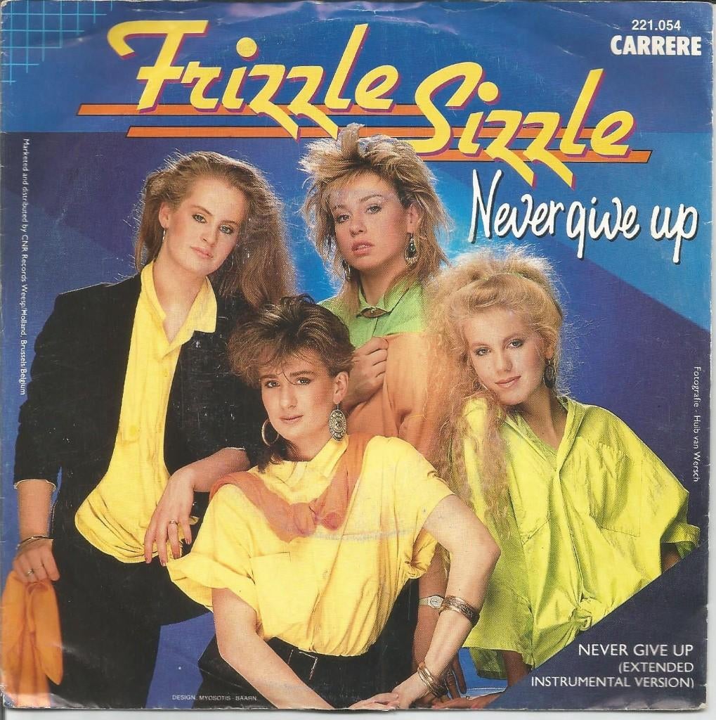 Frizzle Sizzle ‎– Never Give Up (1986), Fotohoes, 7 inch, Ophalen of Verzenden, Zo goed als nieuw