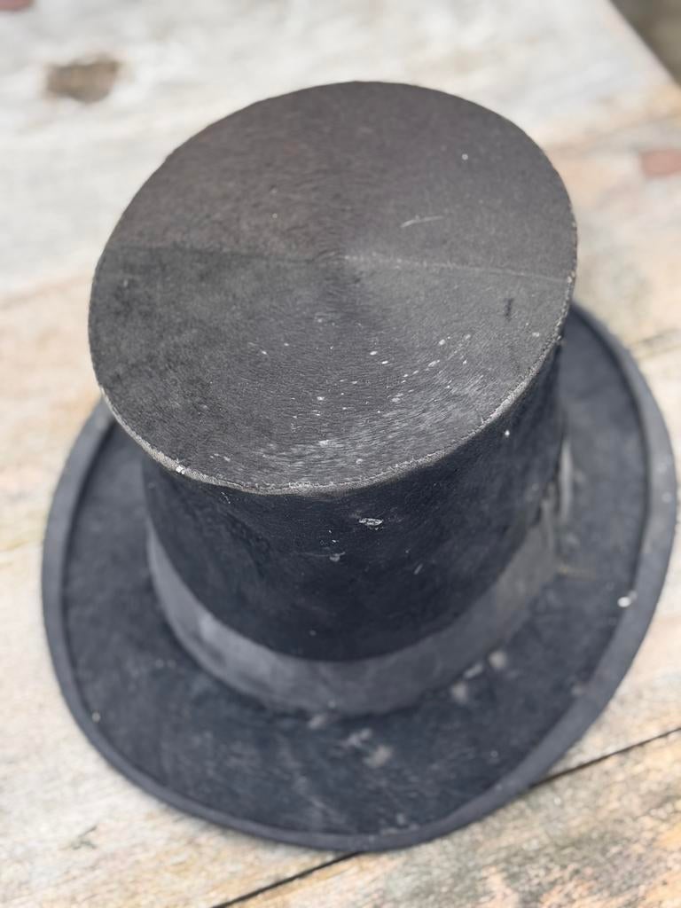 Oude hoge hoed n de haan, Kleding | Dames, Hoeden en Petten, Ophalen of Verzenden, Gedragen, One size fits all