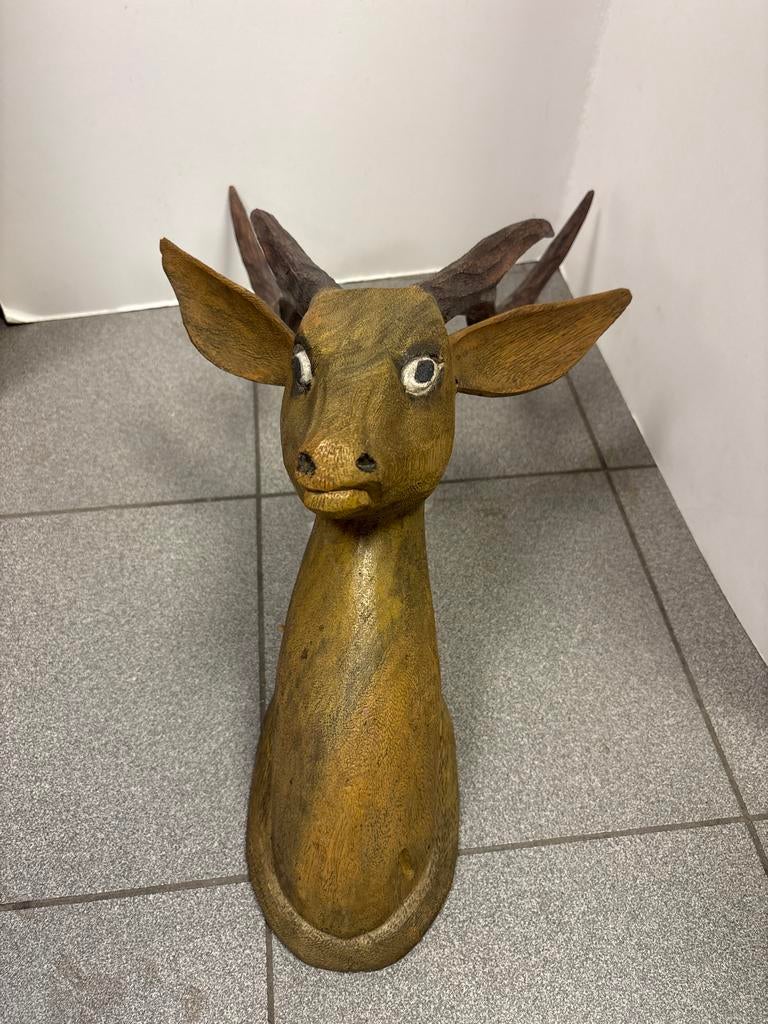 Houten hertenkop, Ophalen