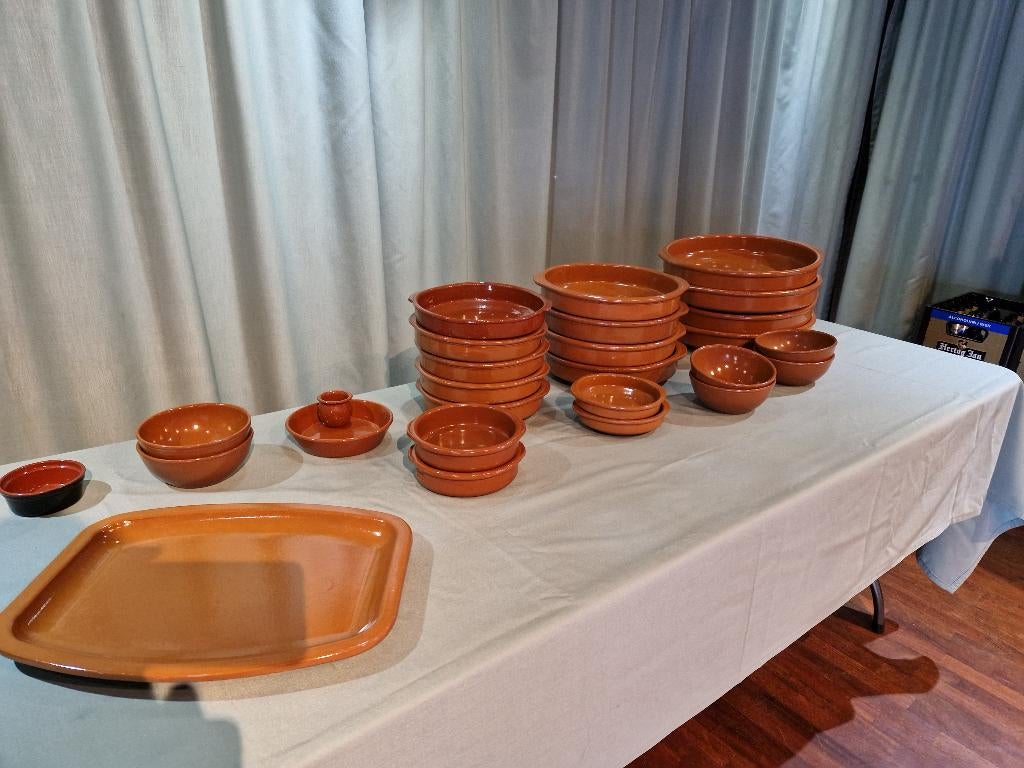 Te koop aardewerk schalen, Ophalen