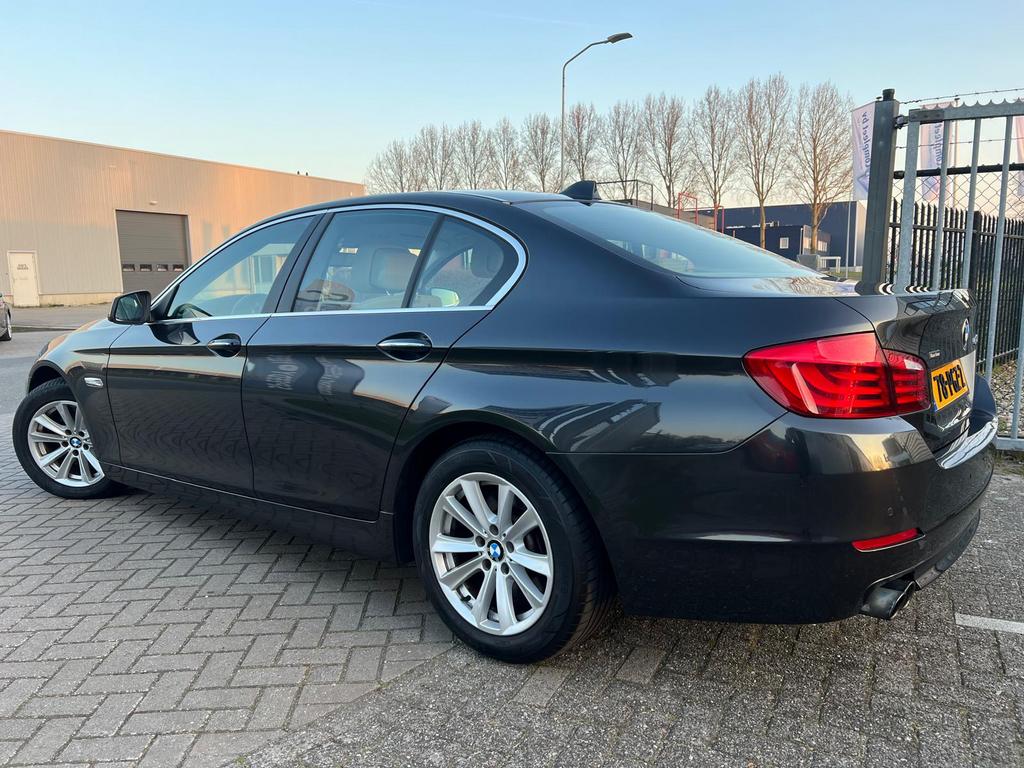 BMW 5-Serie 3.0 I 528i Automaat 2011 Leer Navi Camera N.A.P, Auto's, BMW, Achterwielaandrijving, Beige, 2996 cc, Bedrijf