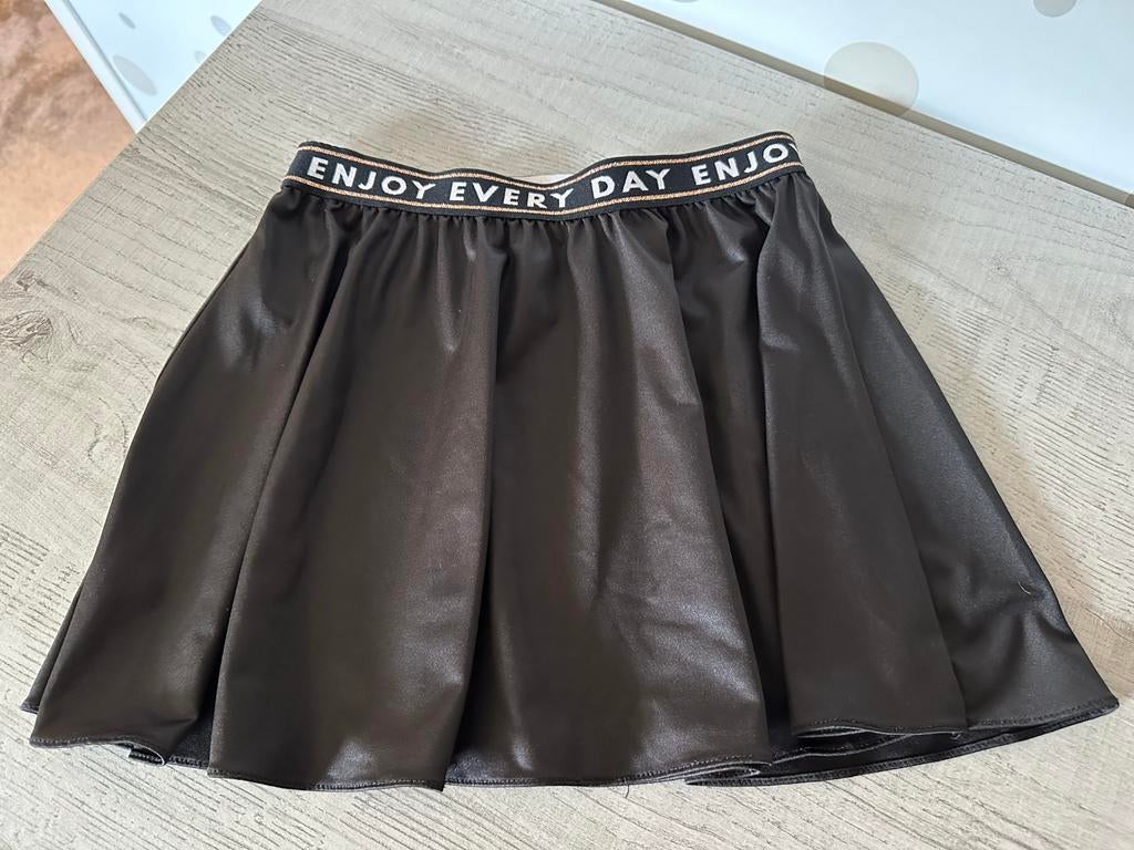 Zwart rokje met stoere boord, Kinderen en Baby's, Kinderkleding | Maat 122, Ophalen of Verzenden, Zo goed als nieuw, Meisje, Jurk of Rok