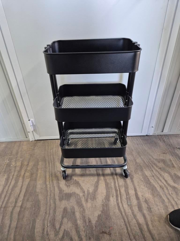 Zwart metalen karretje met 3 lagen en wieltjes, Ophalen, Zo goed als nieuw