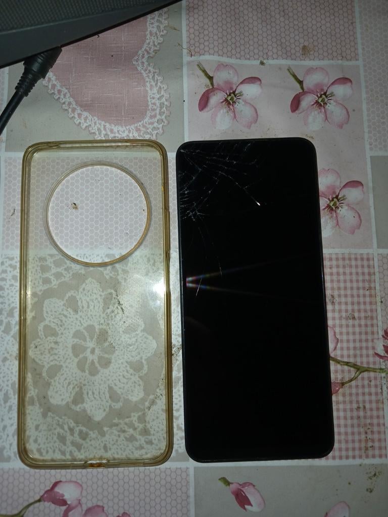 Redmi telefoon met gebarsten scherm en hoesje, Ophalen, Overige modellen, Zonder simlock, Niet werkend