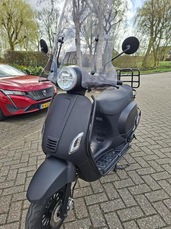 Senzo rivalux 2023, Fietsen en Brommers, Scooters | Overige merken, Zo goed als nieuw, Benzine, Ophalen